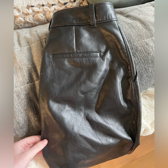 Aritzia Babaton Command Sold Out Aritzia Vegan Black Leather Pants Sz 4 - Picture 17 of 17